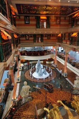 案外リーズナブルなクルーズ船。移動がラクで両親＆子連れの3世代旅にも！