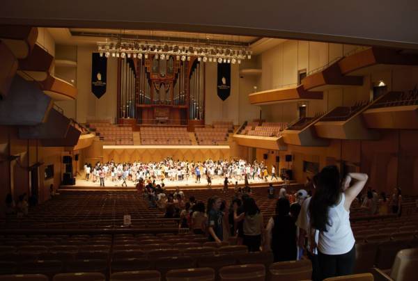 リピーターが多い「ザ・ヤングアメリカンズ」ハイテンションに子どもの自信と自発性を啓発