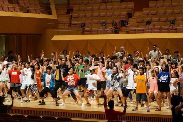 リピーターが多い「ザ・ヤングアメリカンズ」ハイテンションに子どもの自信と自発性を啓発