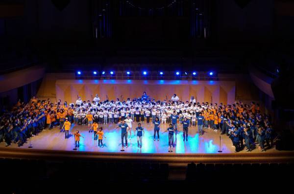 リピーターが多い「ザ・ヤングアメリカンズ」ハイテンションに子どもの自信と自発性を啓発