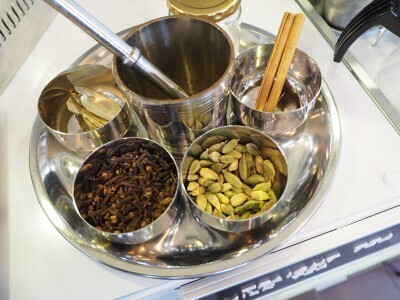 クリスマスパーティーを華やかに！子どもと楽しめるアレンジティー