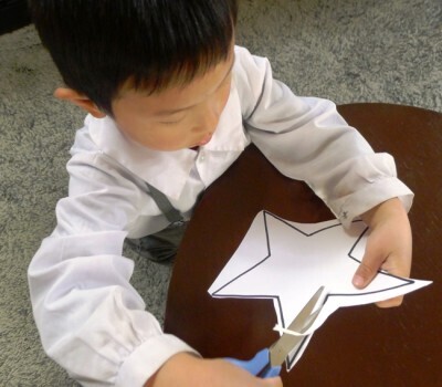 光と影で遊ぶ工作で、子どもの「なんで？」「どうして」を引きだそう