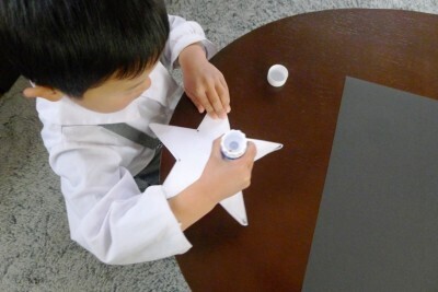 光と影で遊ぶ工作で、子どもの「なんで？」「どうして」を引きだそう