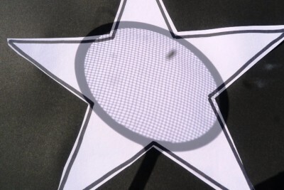 光と影で遊ぶ工作で、子どもの「なんで？」「どうして」を引きだそう