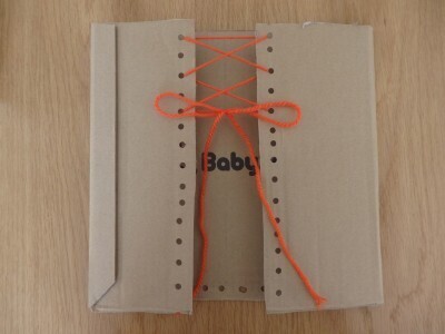 段ボールを使って3歳から裁縫レッスンを始めよう