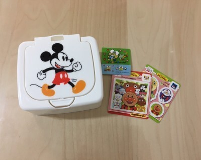 100均シールで変身！無地のレイングッズがオンリーワンアイテムに