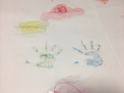 雨の日もこわくない！“魔法のチョーク”でおうち遊びが盛り上がる