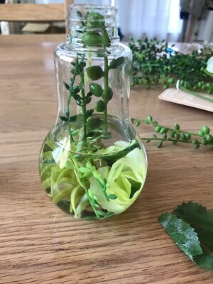 100均の造花と容器で人気のハーバリウムを作ってみた