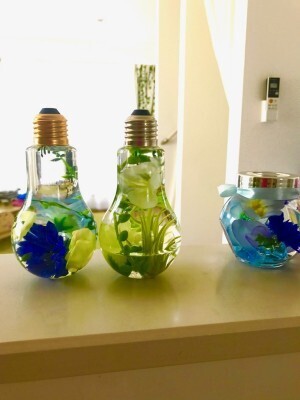 100均の造花と容器で人気のハーバリウムを作ってみた