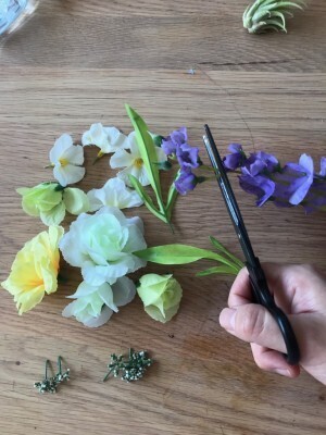 100均の造花と容器で人気のハーバリウムを作ってみた