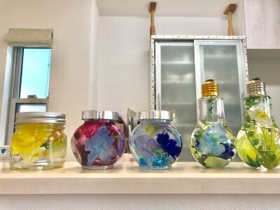 100均の造花と容器で人気のハーバリウムを作ってみた