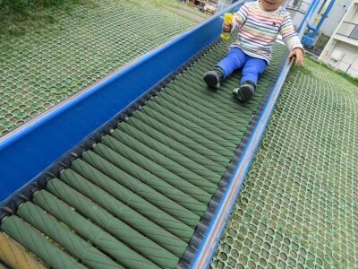 ブランコ、すべり台、鉄棒…公園の面白さが倍増する遊び方