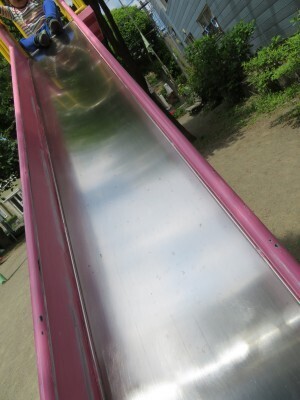 ブランコ、すべり台、鉄棒…公園の面白さが倍増する遊び方