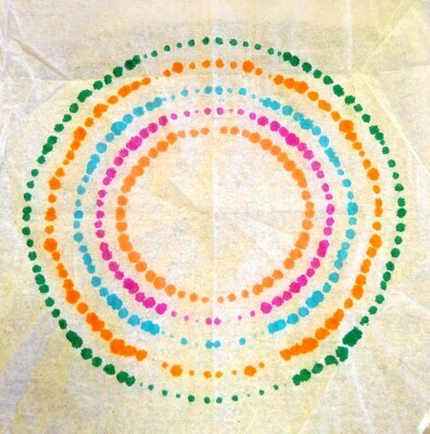 手軽にアート体験！ティッシュとカラーペンで花火を描こう！