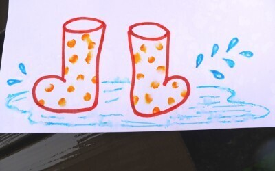 雨の日だからできる！水滴で遊ぶ「にじみ絵」