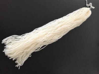 100均毛糸で三つ編み練習 ～子どものおしゃれ心が知育に役立つ!?