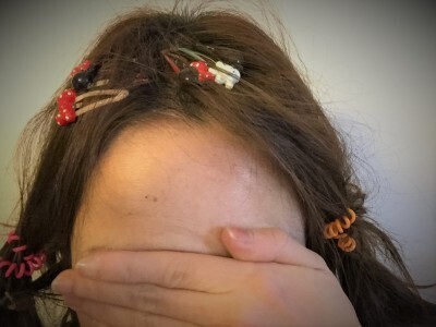 100均毛糸で三つ編み練習 ～子どものおしゃれ心が知育に役立つ!?