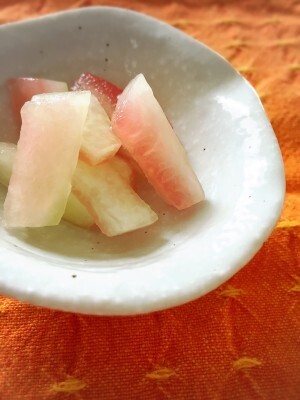 捨てないで！スイカの種や皮は本当においしく食べられる！