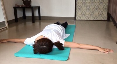 ズボラな私でも継続！寝ながらストレッチで夏の疲れが解消