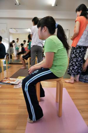 姿勢が悪いわが子を矯正！腹式呼吸が大切なワケ