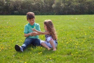 要領がいいようで意外と怖がり！「末っ子」を自信にあふれた子に育てるヒント