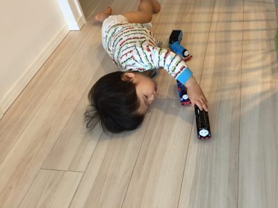 おもちゃで傷だらけになったフローリングを補修！費用と成果をレポート！