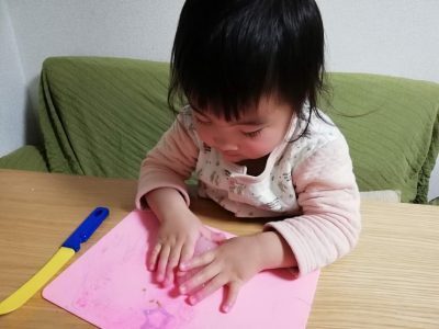 【ゆめかわいい】6歳の娘とキラキラスライム！作り方と注意点