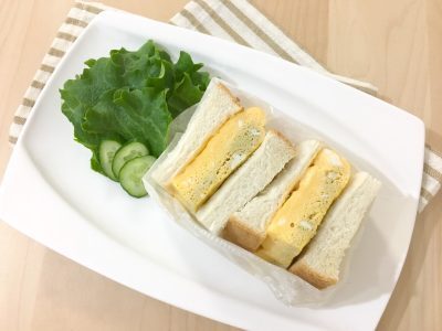 カフェ仕様「ふわふわ厚焼き卵サンド」を再現！レンチンで失敗知らず