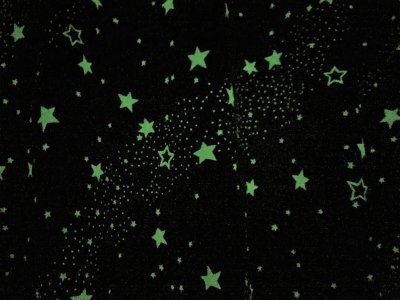 星が光って消える!?注目の「蓄光素材」を子ども部屋に取り入れよう