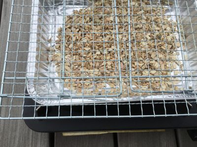 【100均グッズ】めっちゃ簡単に楽しめる「燻製」バーベキュー