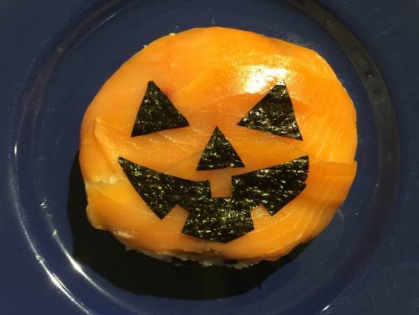 サーモン押し寿司とおばけすまし汁で和風ハロウィーン完成！