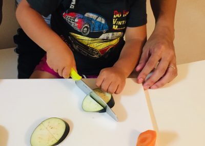 3歳息子が子ども用包丁を使い始めたら理系脳が育ってきた!?