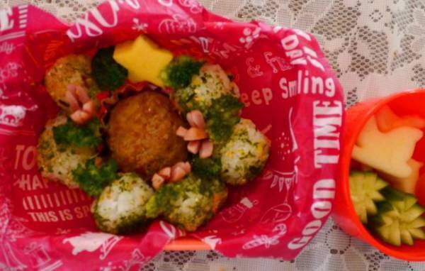 クリスマスツリーのお弁当はおにぎりベースで簡単☆