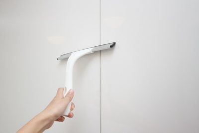 家のカビを防ぐ湿気対策の新常識！雨の日でも窓を開けて