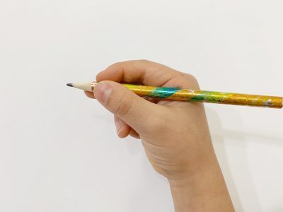 意外とできてない！正しい鉛筆の持ち方はOKサインで