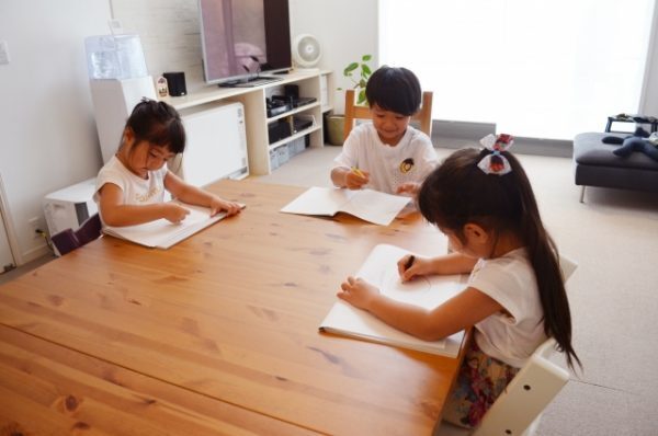 リビング学習が向いていない子もいる!?姉弟で違ったわが家のケース