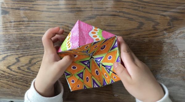 小学生も夢中！新聞紙であっと驚くアート作品のすすめ