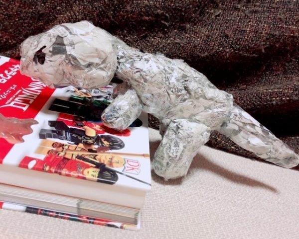 小学生も夢中！新聞紙であっと驚くアート作品のすすめ