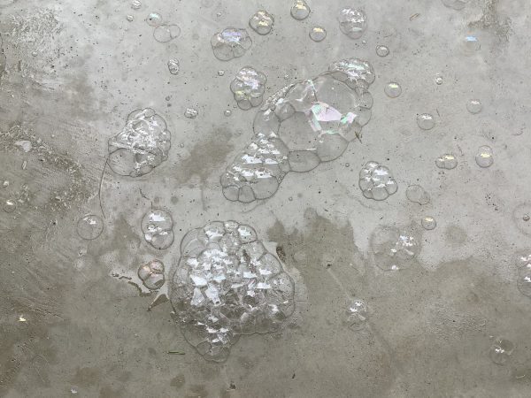 ️雨の日こそシャボン玉！割れにくいから楽しめる