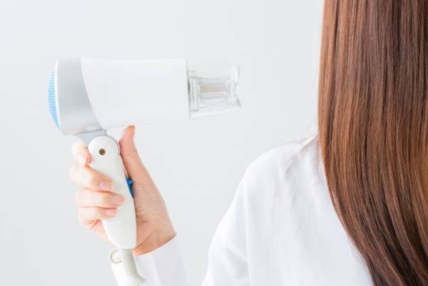 抜け毛が気になる人が増加中!?夏の終わりにしておきたい頭皮ケア