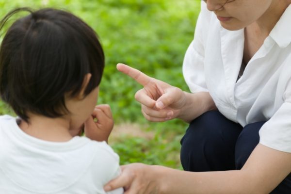 「危ないからダメよ！」よその子を叱ったらママの反応にモヤッ…