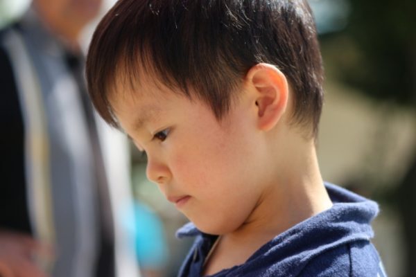 落ち込む子どもをさらに傷つける親のやりがちな言動3つ