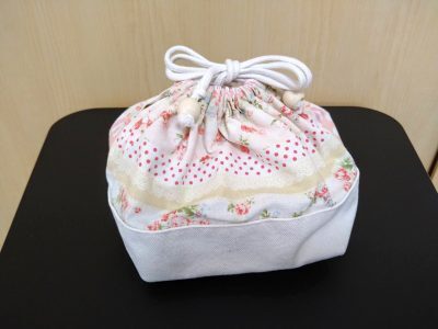 【入園グッズ】巾着型とマジックテープ、2種類のお弁当袋の作り方