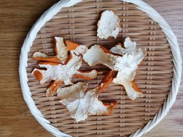 「みかんの皮」は捨てないで！料理や掃除に7つの活用法