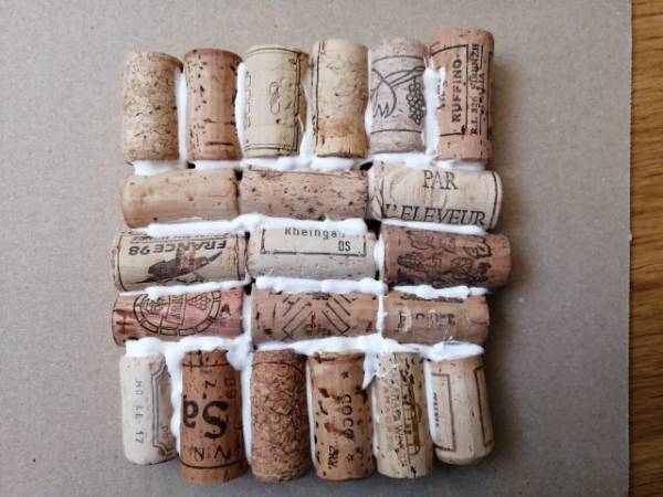 捨てるのもったいない！ワインコルクの意外な活用法3選