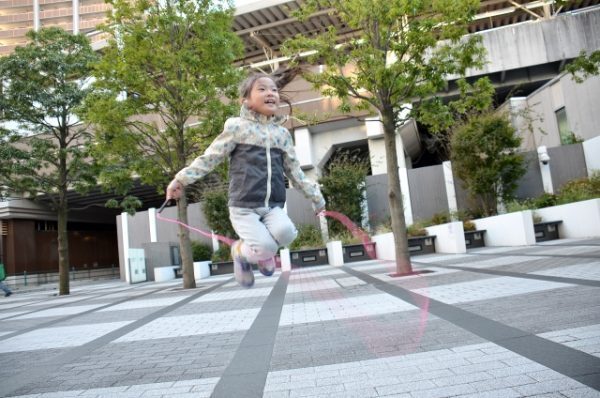 縄跳び大好きになる方法！3歳からの遊び方＆教え方、上手に飛べる練習法も