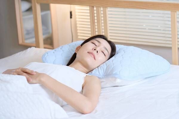 寝汗をかいてもベタつかない！ におわない！ テイジンが汗かき専用枕パッドを発売