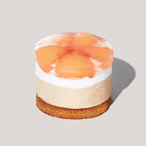 スターバックスから白桃のゴロゴロ感が堪能できるケーキなど夏の新作が登場！