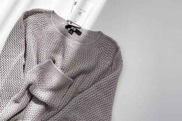 涼しく秋を取り入れる。ユニクロの「メッシュセーター」が今から着られて超万能！