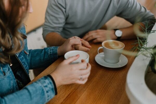 愛してます。マジ惚れしている男性の行動10個